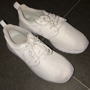Nike Roshe Sneakers All White